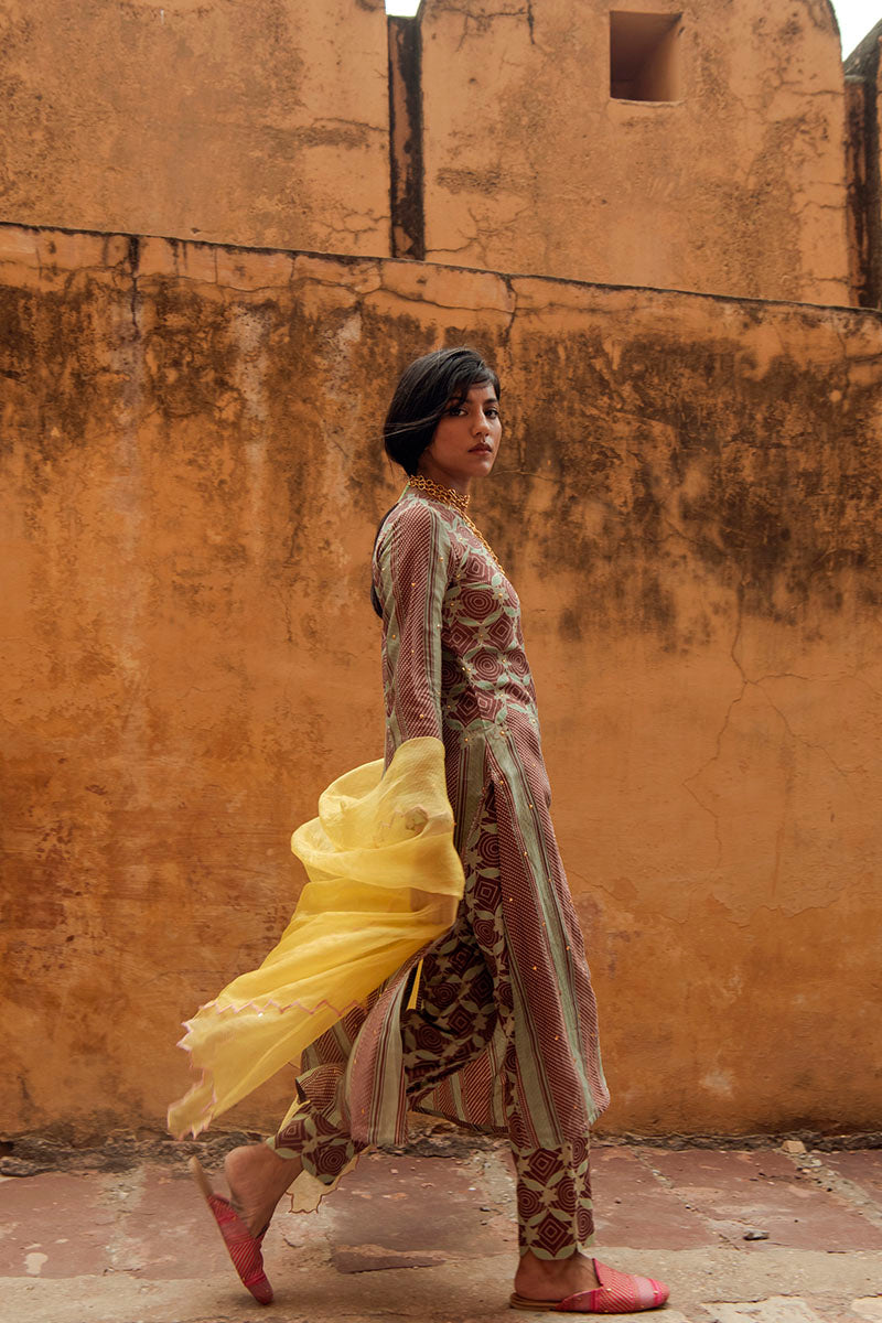 Jantar Mantar Kurta & Sagar Pants