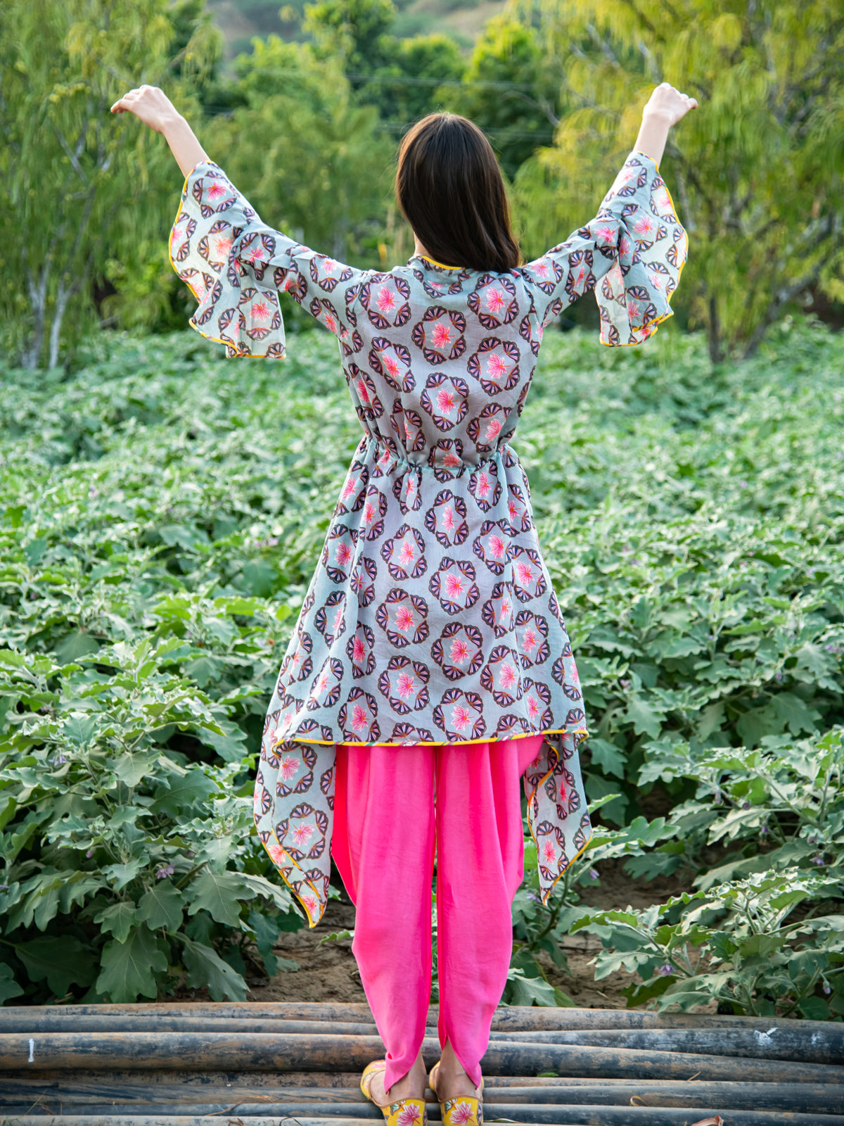 Printed Grey Buta Overlay Cape
