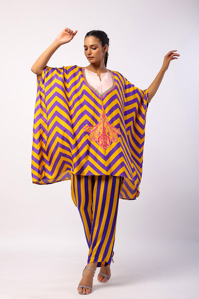 Purple Pansy Embroidered Printed Poncho Set
