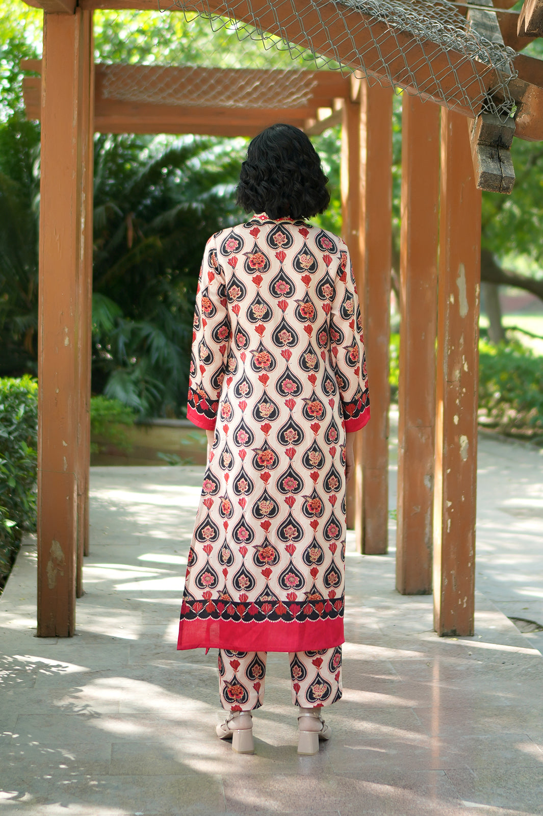 IVORY CHARCOAL CHINTZ GAURI KURTA SET