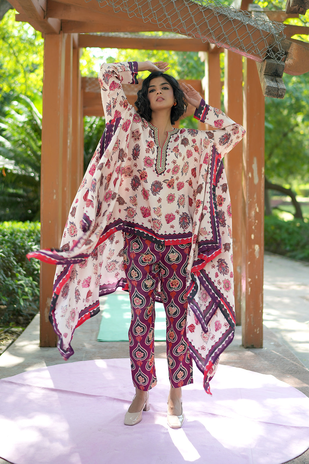 IVORY CHINTZ RANI CAPE