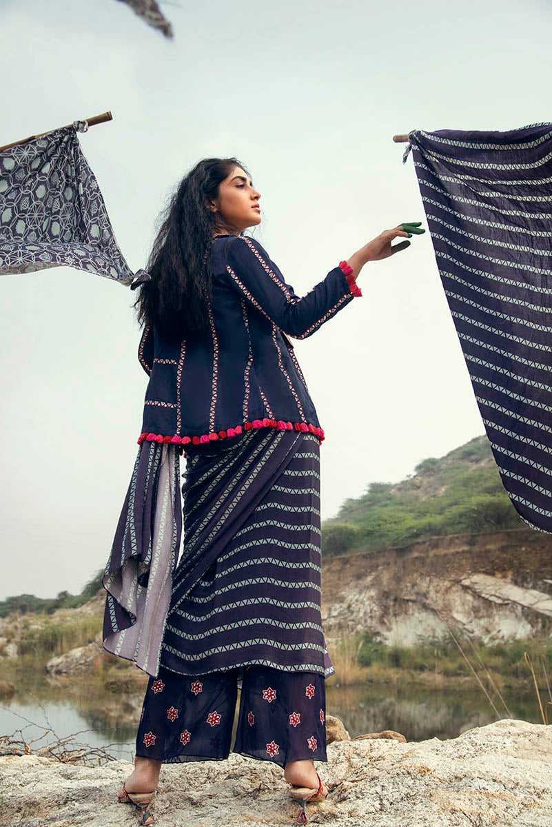 Morbagh Short Saree With Embroidered Blouse And Jacket
