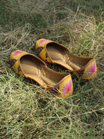 Kamal Buta Yellow Jutti